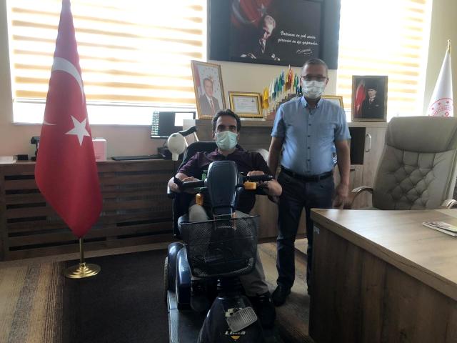 SADULLAH EFE ; İl Halk Kütüphanesinden mutlu ayrıldı