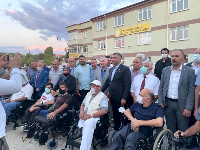 Avrupa Elazığlılar Derneği (AED) tarafından temin edilen 33 akülü tekerlekli sandalye, Türkiye Sakatlar Derneği Elazığ Şubesi aracılığıyla ihtiyaç sahiplerine dağıtıldı.