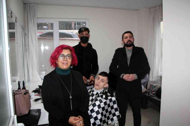 Meslek lisesi öğrencileri, TÜRKİYE SAKATLAR DERNEĞİ ÇERKEZKÖY ŞUBESİNDEKİ engelli bireylere güzellik bakım hizmeti verdi