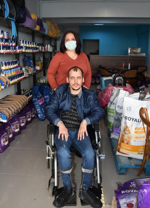 Engelli Burak'ın hayali yavru kedi 'Dipsi' ile gerçekleşti